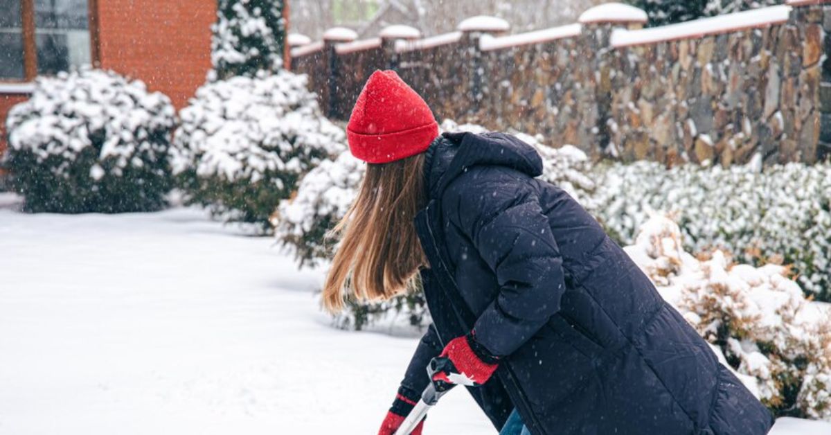 Efficient and Safe Ways to Manage Snow and Ice This Winter