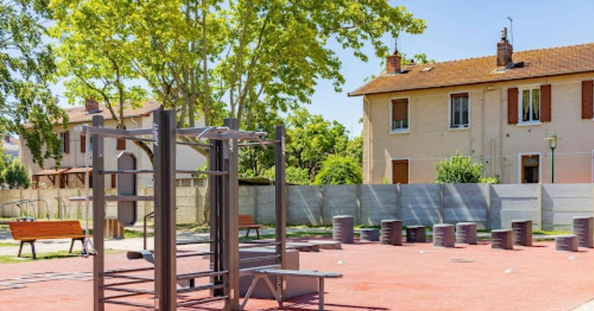 Smart Outdoor Fitness