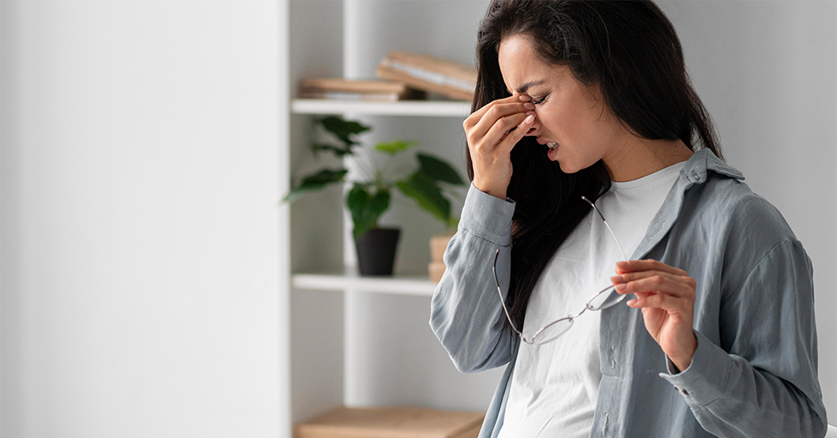 eye spasm pregnancy